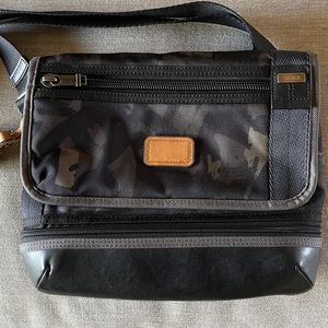 TUMI Alpha Bravo Travis Camo CrossBody bag - EUC